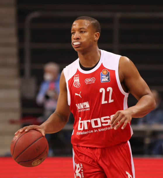 不足四成 不足四成